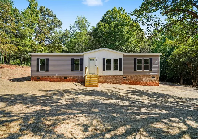 Photo 1 of Manufactured home for sale at 332 Shenandoah Dr, Easley, SC 29642 | MLS# 20306015 | Listing updated on 2026-10-08