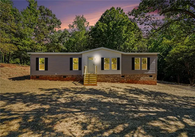 Photo 3 of Manufactured home for sale at 332 Shenandoah Dr, Easley, SC 29642 | MLS# 20306015 | Listing updated on 2026-10-08
