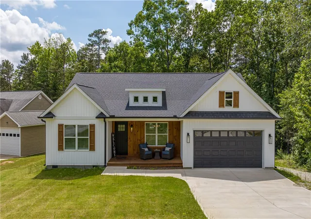 Single family home for sale at 116 Hard Cash Ln, Fair Play, SC 29643 | MLS# 20306111