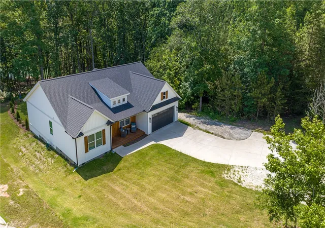 Photo 1 of Single family home for sale at 116 Hard Cash Ln, Fair Play, SC 29643 | MLS# 20306111 | Listing updated on 2026-09-12