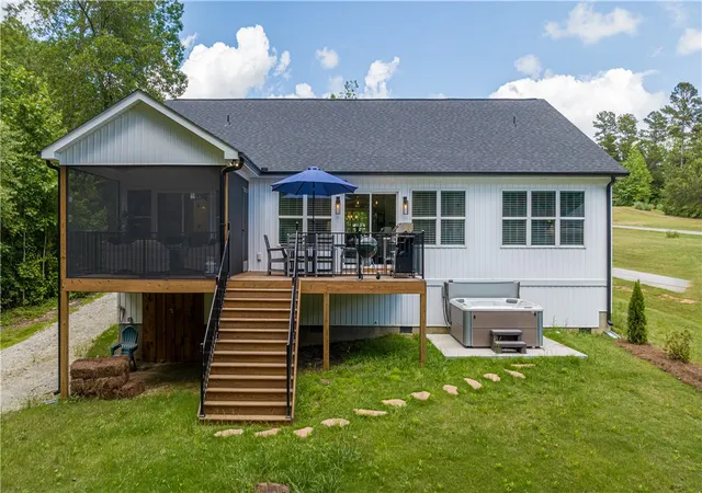 Photo 2 of Single family home for sale at 116 Hard Cash Ln, Fair Play, SC 29643 | MLS# 20306111 | Listing updated on 2026-09-12