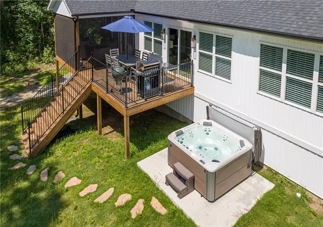 Photo 3 of Single family home for sale at 116 Hard Cash Ln, Fair Play, SC 29643 | MLS# 20306111 | Listing updated on 2026-09-12
