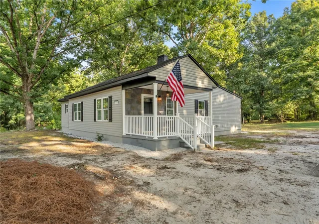 Photo 1 of Single family home for sale at 3321 Highway 246 N, Hodges, SC 29653 | MLS# 20306109 | Listing updated on 2026-09-11