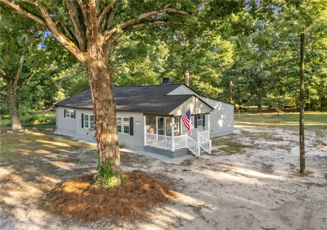 Photo 2 of Single family home for sale at 3321 Highway 246 N, Hodges, SC 29653 | MLS# 20306109 | Listing updated on 2026-09-11