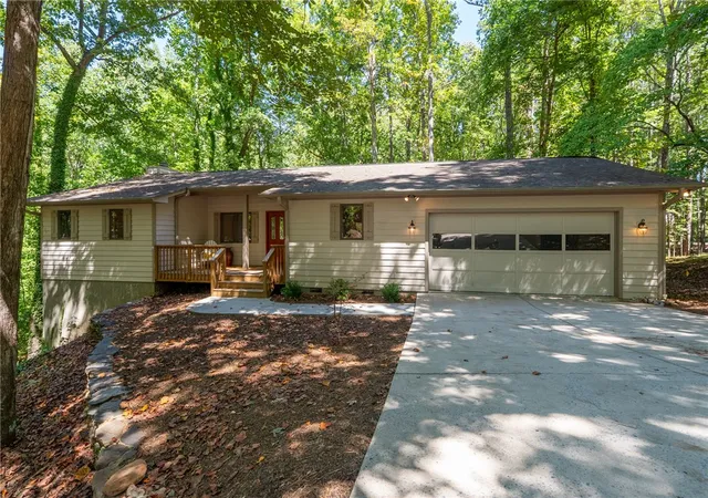 Photo 1 of Single family home for sale at 4 Mainsail Dr, Salem, SC 29676 | MLS# 20306014 | Listing updated on 2026-09-14