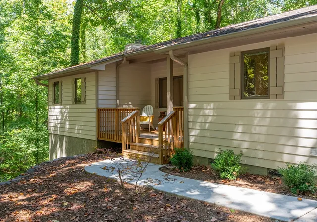 Photo 2 of Single family home for sale at 4 Mainsail Dr, Salem, SC 29676 | MLS# 20306014 | Listing updated on 2026-09-14