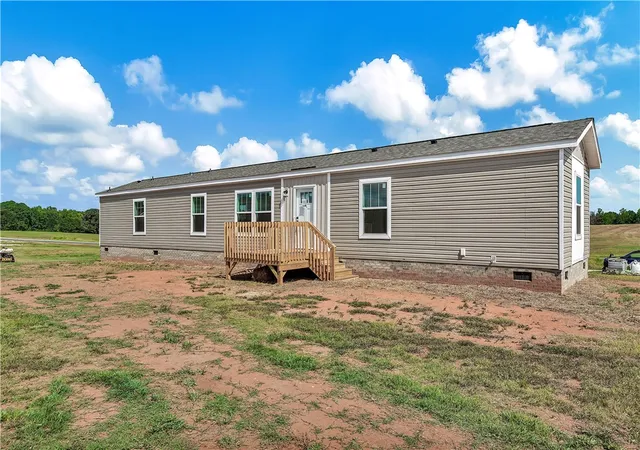 Photo 2 of Manufactured home for sale at 205 Wade Farm Rd, Fair Play, SC 29643 | MLS# 20306110 | Listing updated on 2026-09-16