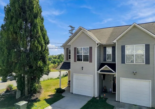 Photo 2 of Townhouse for sale at 703 Bellview Way, Seneca, SC 29678 | MLS# 20306112 | Listing updated on 2026-09-16