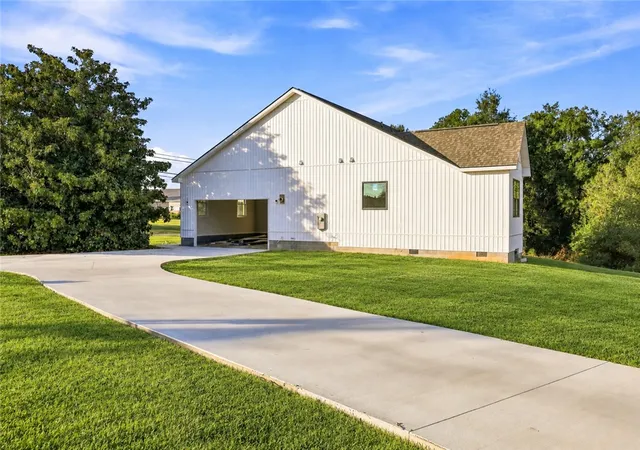 Photo 3 of Single family home for sale at 403 Anderson Ave, Westminster, SC 29693 | MLS# 20305145 | Listing updated on 2026-09-14