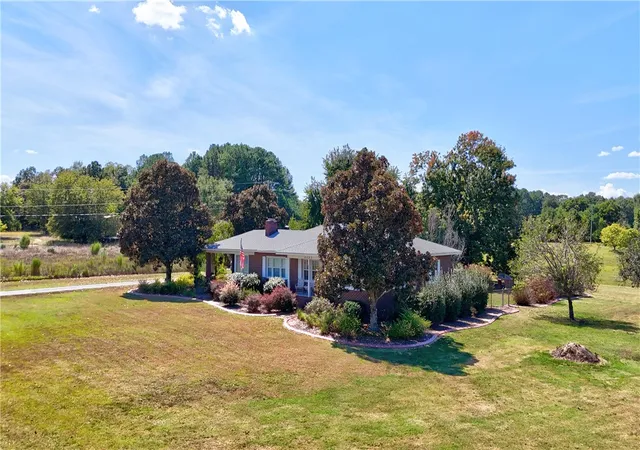Photo 2 of Single family home for sale at 4503 Keowee Rd, Honea Path, SC 29654 | MLS# 20305989 | Listing updated on 2026-09-12