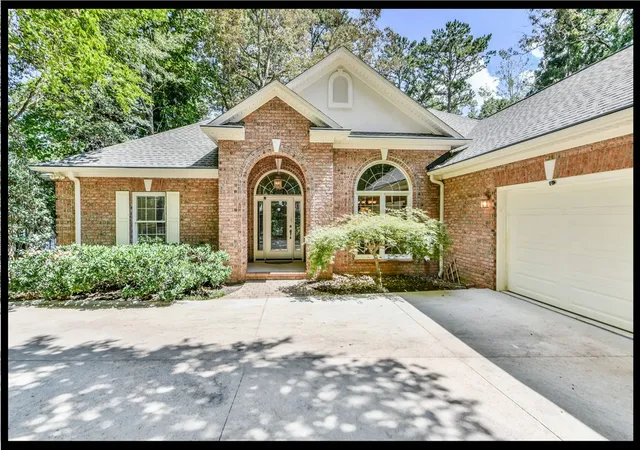 Photo 1 of Single family home for sale at 122 N Waterside Dr, Seneca, SC 29672 | MLS# 20303896 | Listing updated on 2026-09-12