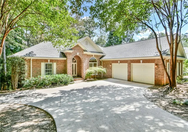 Photo 2 of Single family home for sale at 122 N Waterside Dr, Seneca, SC 29672 | MLS# 20303896 | Listing updated on 2026-09-12