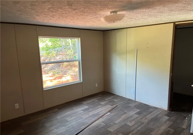 Photo 3 of Manufactured home for sale at 319 Shannanadoah Dr, Westminster, SC 29693 | MLS# 20306125 | Listing updated on 2026-09-12