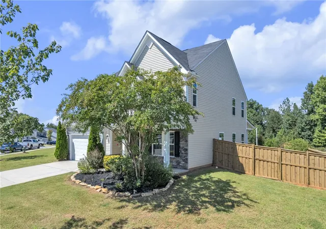 Photo 3 of Single family home for sale at 120 Thames Valley Dr, Easley, SC 29642 | MLS# 20306117 | Listing updated on 2026-09-19