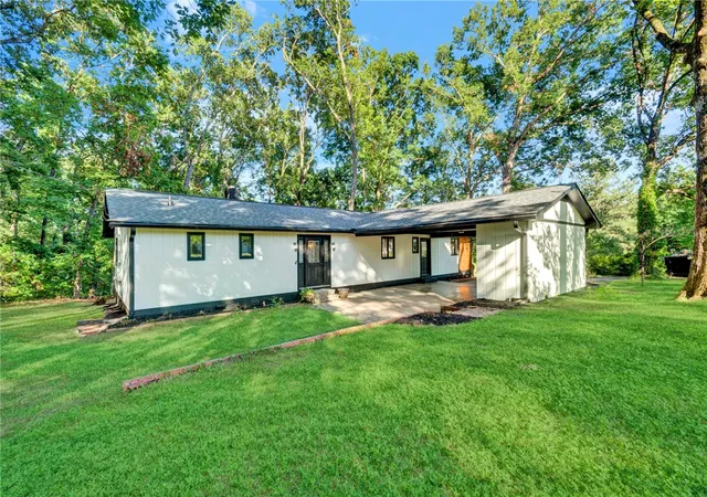 Photo 3 of Single family home for sale at 237 Earle Rd, Central, SC 29630 | MLS# 20306126 | Listing updated on 2026-09-15