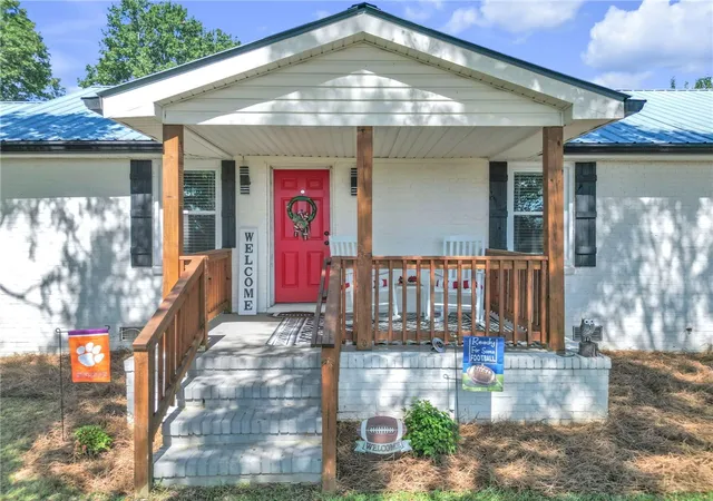 Photo 3 of Single family home for sale at 1048 Old Gantt Ml Rd, Anderson, SC 29625 | MLS# 20305966 | Listing updated on 2026-10-25