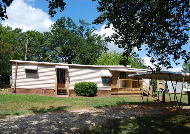Photo 2 of Manufactured home for sale at 106 W Cresent Dr, Seneca, SC 29678 | MLS# 20306092 | Listing updated on 2026-09-14