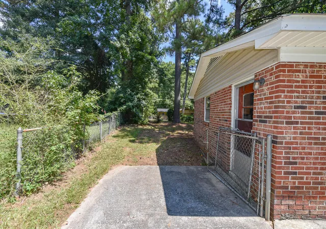 Photo 2 of Single family home for sale at 326 Windmill Cir, Greenwood, SC 29646 | MLS# 20306155 | Listing updated on 2026-09-14
