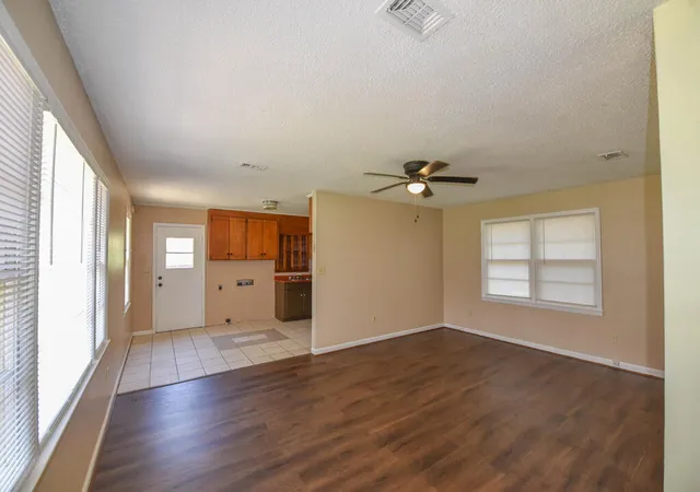 Photo 3 of Single family home for sale at 326 Windmill Cir, Greenwood, SC 29646 | MLS# 20306155 | Listing updated on 2026-09-14