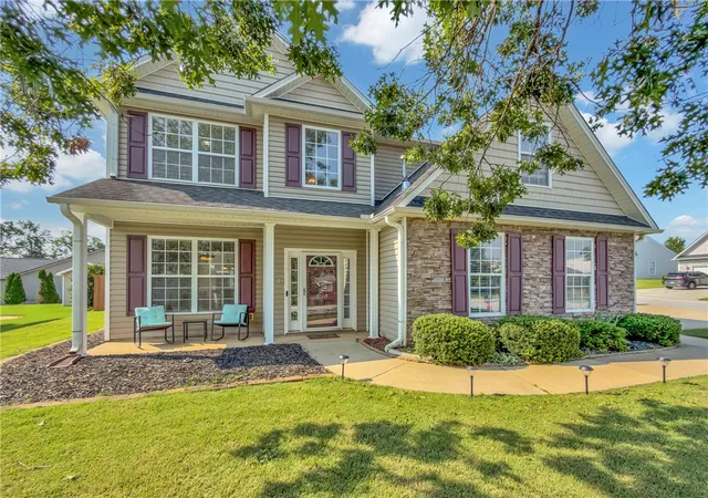 Single family home for sale at 1010 Blythwood Dr, Piedmont, SC 29673 | MLS# 20306168