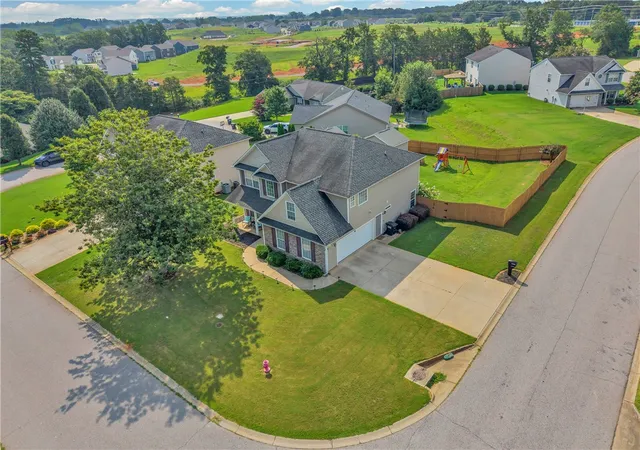 Photo 2 of Single family home for sale at 1010 Blythwood Dr, Piedmont, SC 29673 | MLS# 20306168 | Listing updated on 2026-09-14