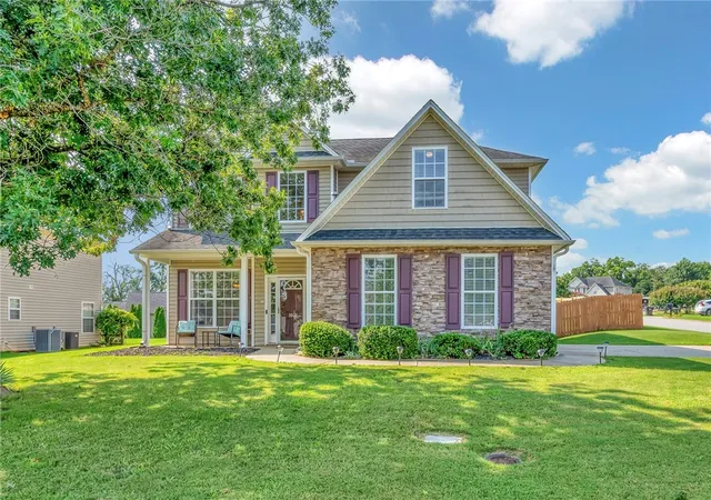 Photo 3 of Single family home for sale at 1010 Blythwood Dr, Piedmont, SC 29673 | MLS# 20306168 | Listing updated on 2026-09-14