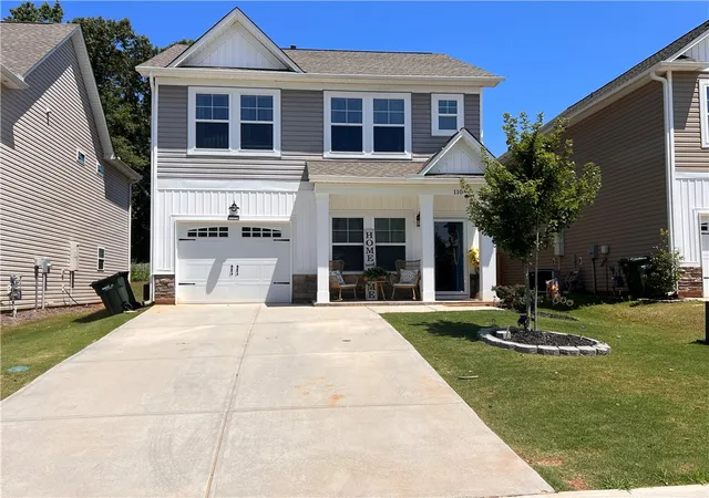 Photo 2 of Single family home for sale at 110 Highland Park Ct, Easley, SC 29642 | MLS# 20306164 | Listing updated on 2026-09-14