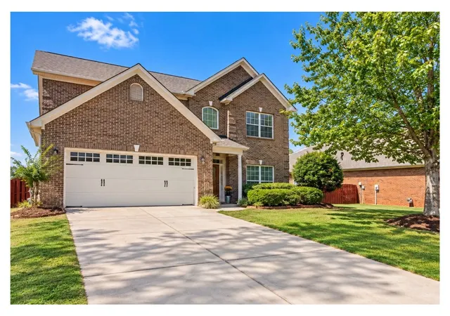 Photo 2 of Single family home for sale at 19 Fawn Hl Dr, Anderson, SC 29621 | MLS# 20306343 | Listing updated on 2026-10-26