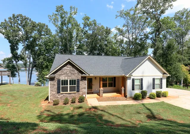 Photo 2 of Single family home for sale at 2210 Surfside Dr, Anderson, SC 29625 | MLS# 20306448 | Listing updated on 2026-10-16