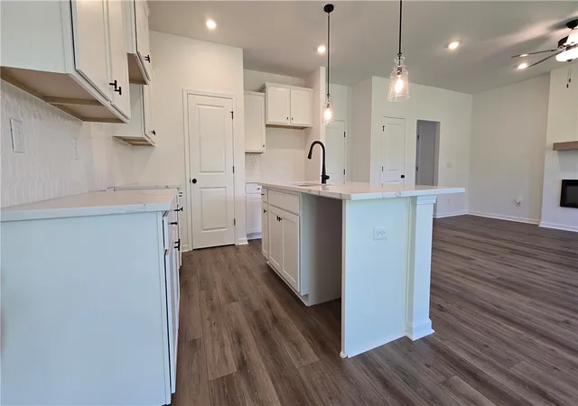 Photo 3 of Single family home for sale at 16 Gateway Dr, Central, SC 29630 | MLS# 20306573 | Listing updated on 2026-10-16