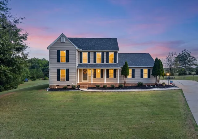 Photo 2 of Single family home for sale at 104 Foghorn Ct, Williamston, SC 29697 | MLS# 20307104 | Listing updated on 2026-10-25