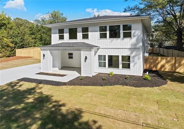 Photo 3 of Single family home for sale at 119 Park Dr, Easley, SC 29640 | MLS# 20306996 | Listing updated on 2026-10-19
