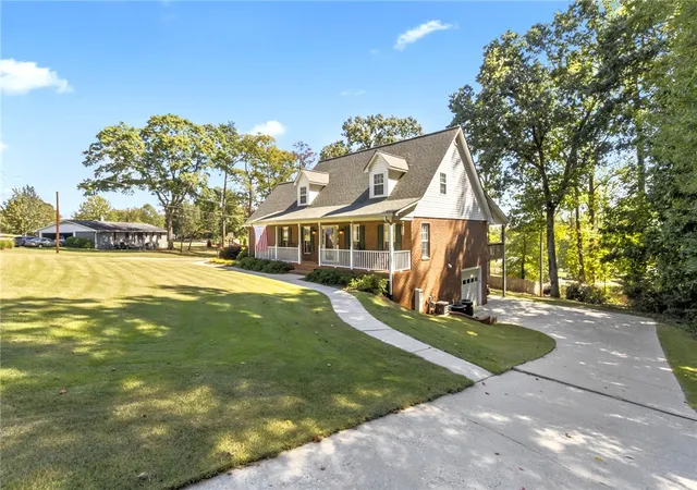 Photo 2 of Single family home for sale at 608 Robin Hood Ln, Anderson, SC 29621 | MLS# 20306994 | Listing updated on 2026-10-08