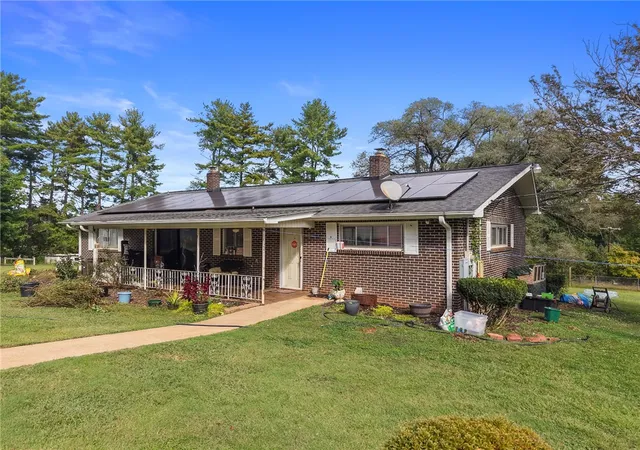Photo 1 of Single family home for sale at 6 Pine Hl Dr, Travelers Rest, SC 29690 | MLS# 20307036 | Listing updated on 2026-10-23