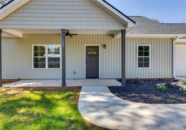 Photo 2 of Single family home for sale at 105 Springview Dr, Anderson, SC 29625 | MLS# 20307123 | Listing updated on 2026-10-09