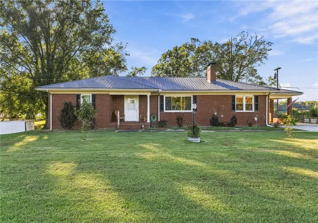 Photo 2 of Single family home for sale at 114 Docheno Rd, Belton, SC 29627 | MLS# 20306403 | Listing updated on 2026-10-12