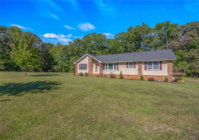 Photo 3 of Single family home for sale at 322 Wood Valley Dr, Anderson, SC 29621 | MLS# 20306919 | Listing updated on 2026-10-22