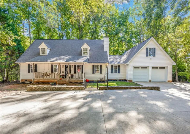 Single family home for sale at 1418 Hunters Trl, Anderson, SC 29625 | MLS# 20306862