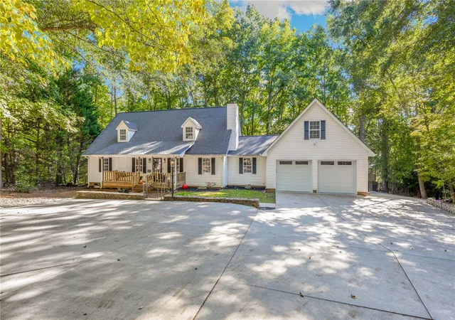 Photo 3 of Single family home for sale at 1418 Hunters Trl, Anderson, SC 29625 | MLS# 20306862 | Listing updated on 2026-10-26
