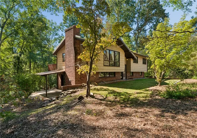 Photo 1 of Single family home for sale at 131 Sharon Dr, Central, SC 29630 | MLS# 20307085 | Listing updated on 2026-10-10