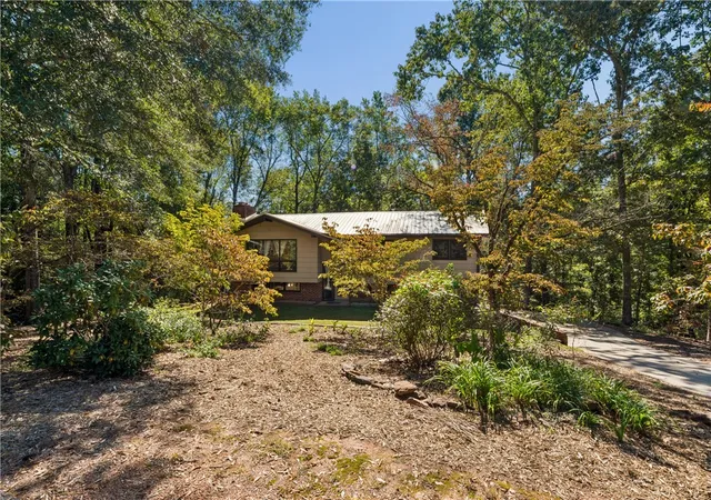 Photo 2 of Single family home for sale at 131 Sharon Dr, Central, SC 29630 | MLS# 20307085 | Listing updated on 2026-10-10