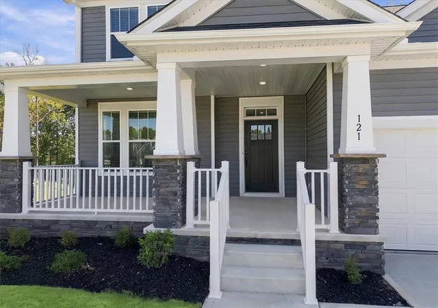 Photo 3 of Single family home for sale at 121 Raven Ln, Easley, SC 29642 | MLS# 20307161 | Listing updated on 2026-10-15