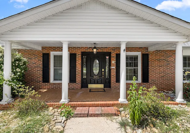 Photo 1 of Single family home for sale at 301 Woodlake Rd, Anderson, SC 29621 | MLS# 20306898 | Listing updated on 2026-10-11