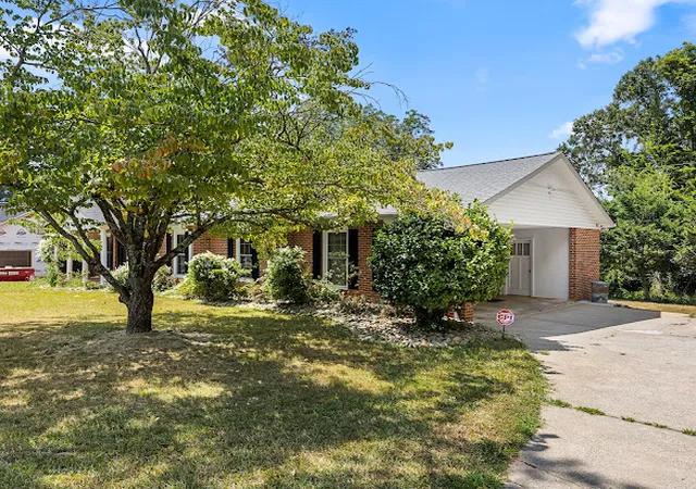 Photo 3 of Single family home for sale at 301 Woodlake Rd, Anderson, SC 29621 | MLS# 20306898 | Listing updated on 2026-10-11