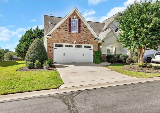 Photo 2 of Townhouse for sale at 118 Shipyard Cir, Anderson, SC 29621 | MLS# 20307204 | Listing updated on 2026-10-25