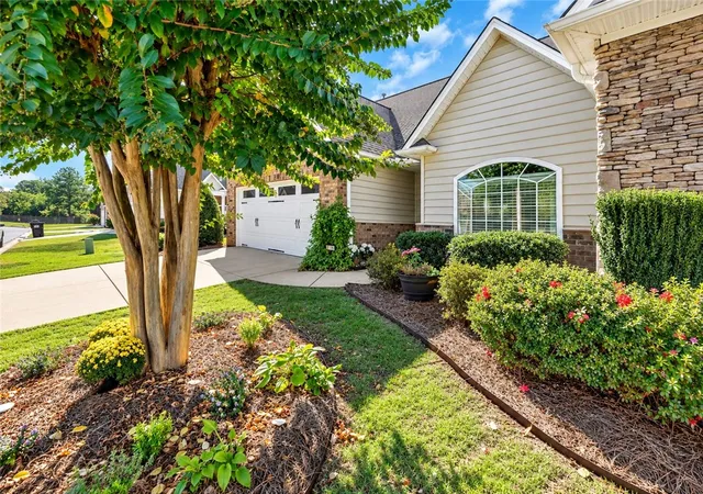 Photo 3 of Townhouse for sale at 118 Shipyard Cir, Anderson, SC 29621 | MLS# 20307204 | Listing updated on 2026-10-25