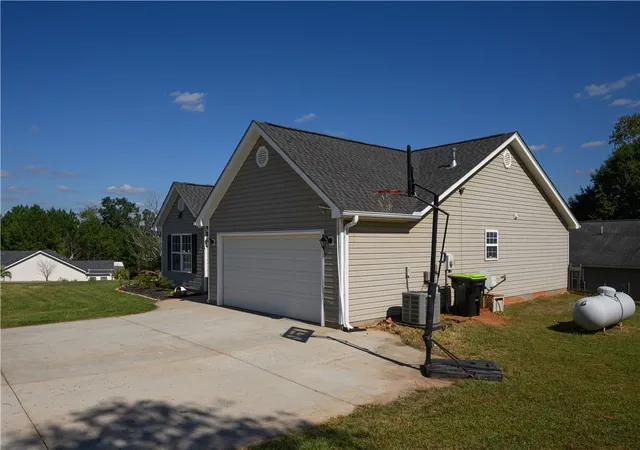 Photo 2 of Single family home for sale at 102 Stanmoore Dr, Anderson, SC 29621 | MLS# 20307203 | Listing updated on 2026-10-12