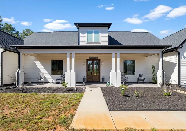 Photo 3 of Single family home for sale at 303 Bagwell Dr, Honea Path, SC 29654 | MLS# 20307212 | Listing updated on 2026-10-12