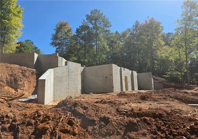 Photo 4 of Single family home for sale at 105 Sweet Blossom Way, Six Mile, SC 29682 | MLS# 20307219 | Listing updated on 2026-10-12