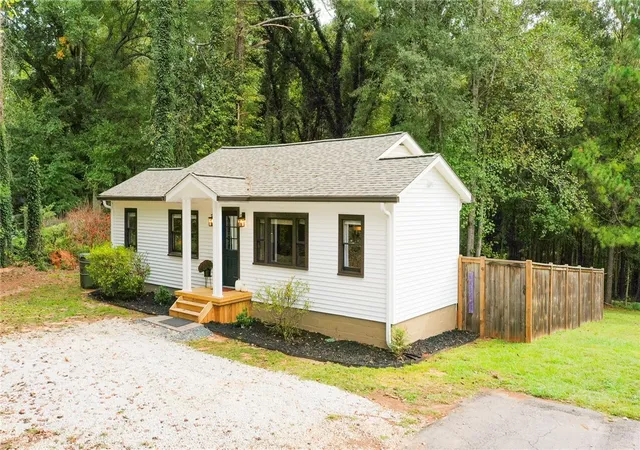 Photo 2 of Single family home for sale at 526 Issaqueena Trl, Clemson, SC 29631 | MLS# 20307222 | Listing updated on 2026-10-27